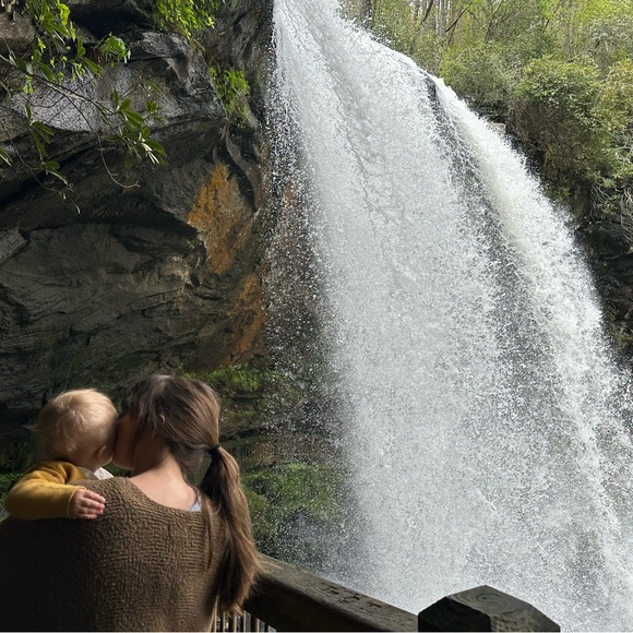 Meet your Posher, Kelsey - Picture 3 of 4